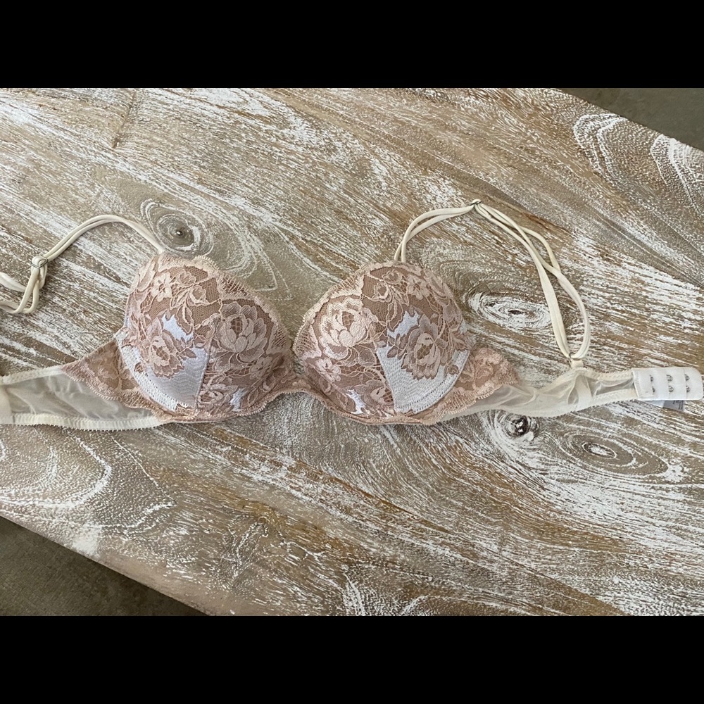 VS Lace Bra- size 32B